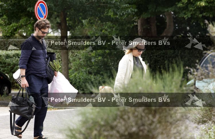 Noordwijk 5 juli 2026
Eva Jinek en haar man Dexter v d Voorn gaan met hun kinderen op bezoek bij vrienden in Noordwijk 