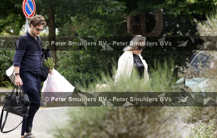 Noordwijk 5 juli 2026
Eva Jinek en haar man Dexter v d Voorn gaan met hun kinderen op bezoek bij vrienden in Noordwijk 