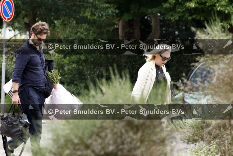 Noordwijk 5 juli 2026
Eva Jinek en haar man Dexter v d Voorn gaan met hun kinderen op bezoek bij vrienden in Noordwijk 