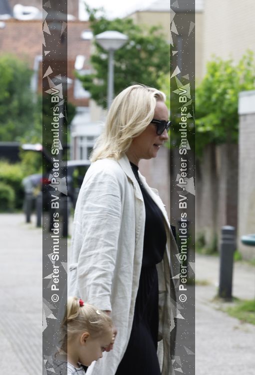 Noordwijk 5 juli 2026
Eva Jinek en haar man Dexter v d Voorn gaan met hun kinderen op bezoek bij vrienden in Noordwijk 