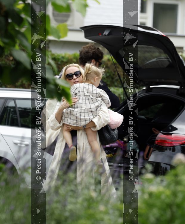 Noordwijk 5 juli 2026
Eva Jinek en haar man Dexter v d Voorn gaan met hun kinderen op bezoek bij vrienden in Noordwijk 