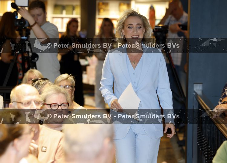 Den Haag 10 juli 2026
Boekpresentatie Estevana Polman bij boekenwinkel Paagman . Eva Jinek interviewt haar .