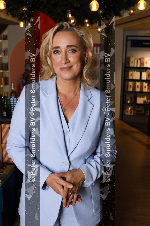 Den Haag 10 juli 2026
Boekpresentatie Estevana Polman bij boekenwinkel Paagman . Eva Jinek interviewt haar .