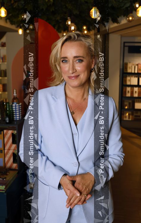 Den Haag 10 juli 2026
Boekpresentatie Estevana Polman bij boekenwinkel Paagman . Eva Jinek interviewt haar .