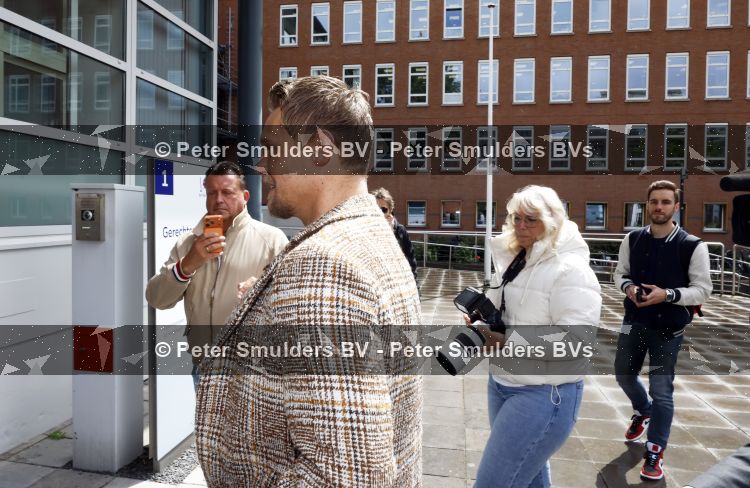 Utrecht 13 mei 2026
Rechtszaak van Ferry Doedens bij de rechtbank van Utrecht waar veel pers aanwezig is . Ferry heeft met drugs op achter het stuur van zijn auto gezeten.