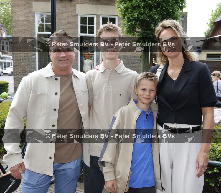 Laren 13 mei 2026
Imca Marina viert haar 85e verjaardag bij het bonte Paard in Laren . De zoon van Imca Marina Floris Oud kwam met zijn vrouw en kinderen 