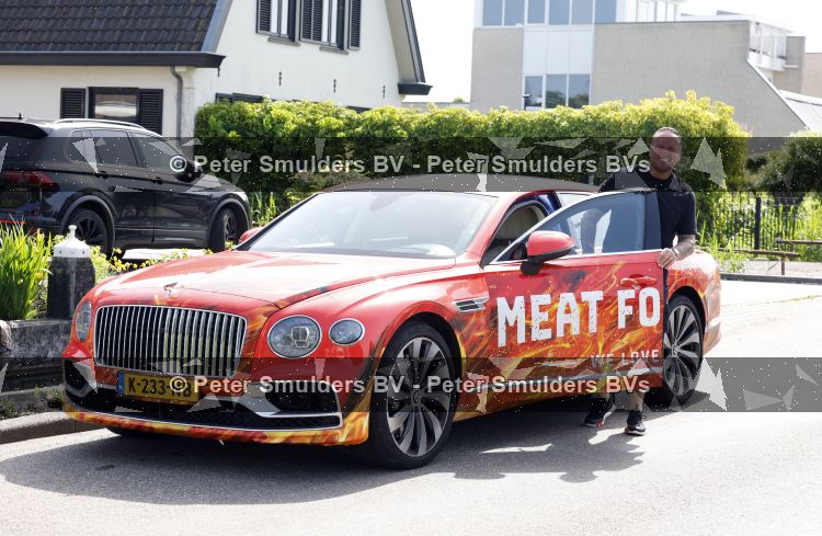 Vinkeveen 23 mei 2026
Frank v Etten heeft een vleesbedrijf (meat for more) Op zijn bentley staat de naam van het bedrijf .