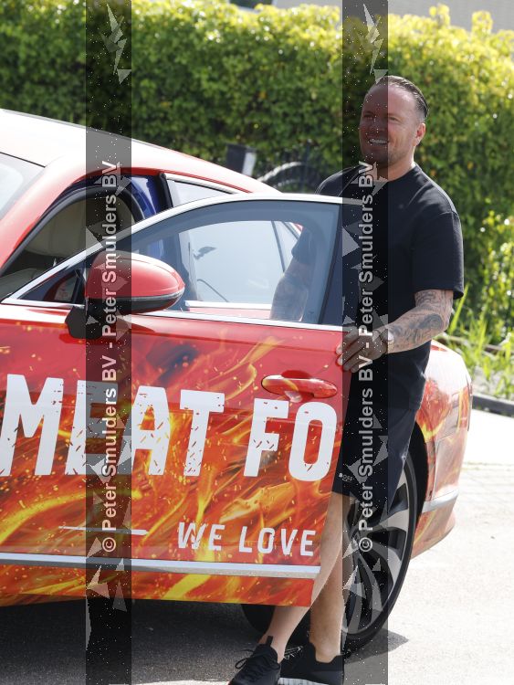 Vinkeveen 23 mei 2026
Frank v Etten heeft een vleesbedrijf (meat for more) Op zijn bentley staat de naam van het bedrijf .