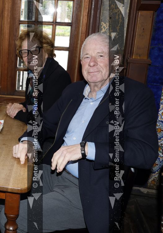 Laren 13 mei 2026
Imca Marina viert haar 85e verjaardag bij het bonte Paard in Laren .  Frits Barend met vrouw en Theo Gerritse met vrouw