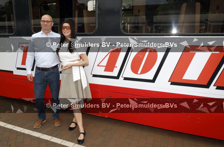 Amsterdam 27 mei 2026
3e deel van de boekenreeks 60 jaar Top 40 wordt feestelijk gelanceerd door bestickerde Top 40-tram met Erik de Zwart als trambestuurder. Natalie La Rose Erik de Zwart, Godfried Nevels en Jeroen Nieuwenhuize  zijn aanwezig . Godfried Nevels  en Rikkie Borgelt