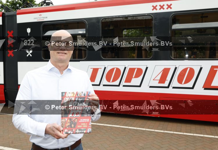 Amsterdam 27 mei 2026
3e deel van de boekenreeks 60 jaar Top 40 wordt feestelijk gelanceerd door bestickerde Top 40-tram met Erik de Zwart als trambestuurder. Natalie La Rose Erik de Zwart, Godfried Nevels en Jeroen Nieuwenhuize  zijn aanwezig 