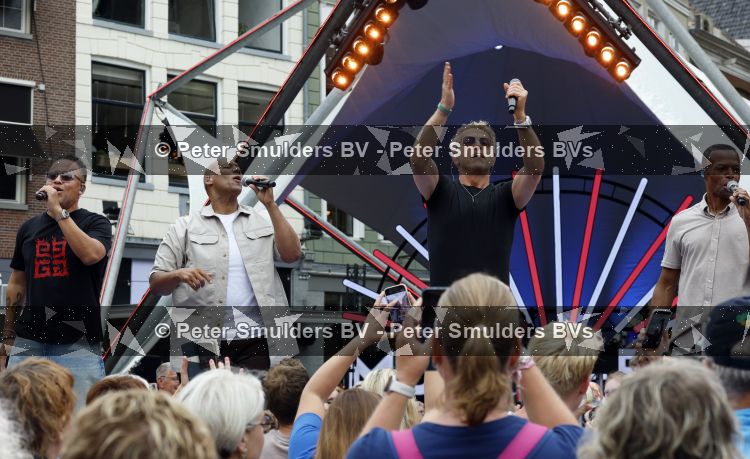 Zwolle 8 juli 2026
Muziekfeest op het Plein. Gordon ( heel veel afgevallen ) treedt op samen met Replay 