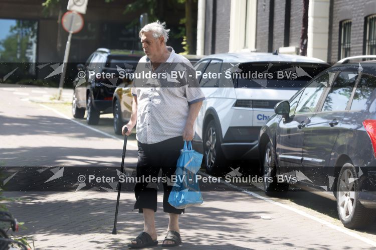 Amsterdam 28 mei 2026
Hans v d Togt arriveert bij zijn woonboot in het centrum van Amsterdam.