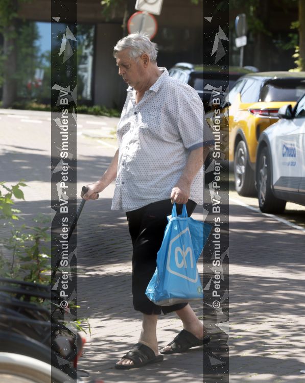 Amsterdam 28 mei 2026
Hans v d Togt arriveert bij zijn woonboot in het centrum van Amsterdam.