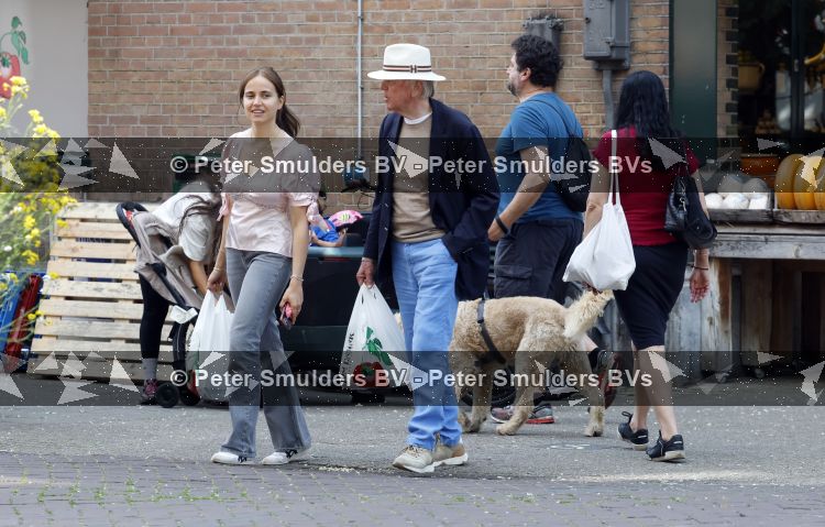 Amsterdam 29 mei 2026
Harry Mens en zijn jongste dochter Nour doen samen boodschappen in Amsterdam zuid.