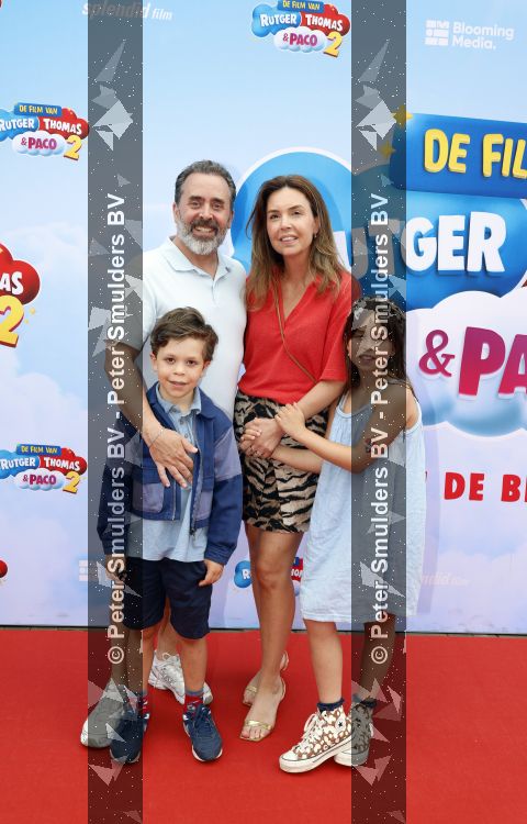 Amsterdam 31 mei 2026
Premiere Rutger Thomas en Paco 2 in Pathe Arena . Horace Cohen met vrouw en kinderen 