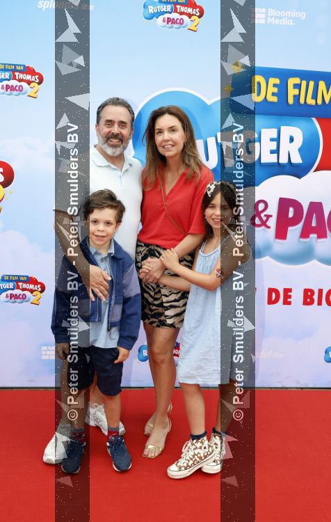 Amsterdam 31 mei 2026
Premiere Rutger Thomas en Paco 2 in Pathe Arena . Horace Cohen met vrouw en kinderen 