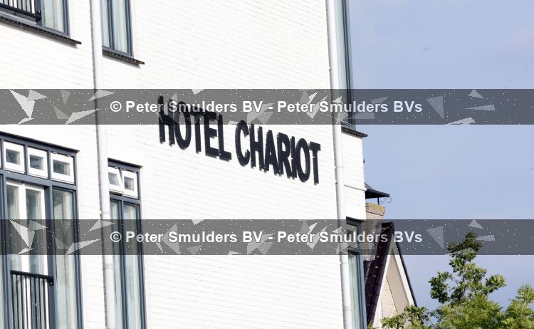 Aalsmeer 7 juli 2026
Mary Borsato viert haar 81 e verjaardag . oa aanwezig Marco Borsato Luca Borsato Sylvana Borsato met een goede vriendin en Jacky Omtzigt met zoontje.. Ze gingen eten bij restaurant Centennial . Hotel Chariot 