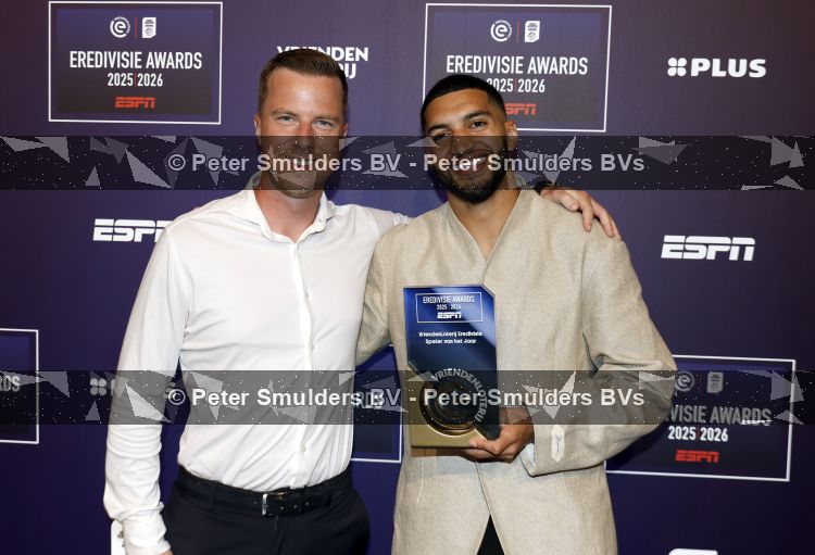 Maarssen 25 mei 2026
Ismael Saibari wordt gekozen tot beste speler van de nederlandse eredivie op het gala van ESPN in de Fabrique . ismael met een kennis 