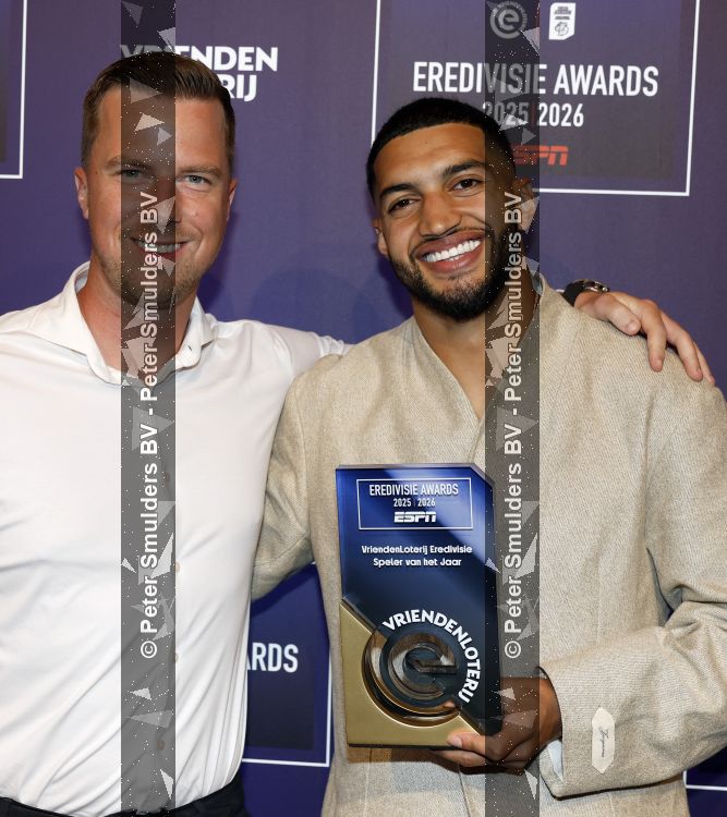 Maarssen 25 mei 2026
Ismael Saibari wordt gekozen tot beste speler van de nederlandse eredivie op het gala van ESPN in de Fabrique . ismael met een kennis 