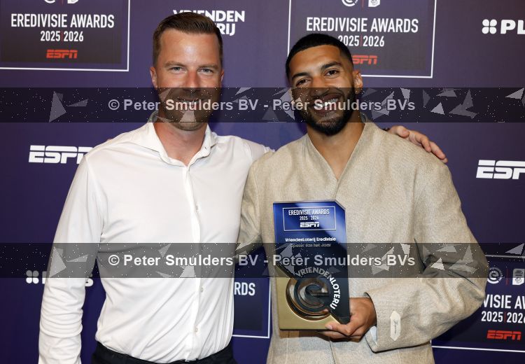 Maarssen 25 mei 2026
Ismael Saibari wordt gekozen tot beste speler van de nederlandse eredivie op het gala van ESPN in de Fabrique . ismael met een kennis 
