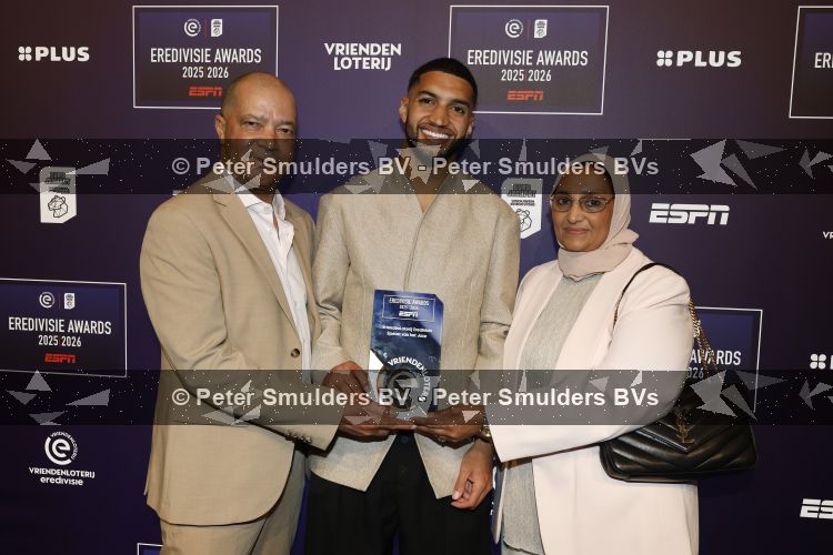 Maarssen 25 mei 2026
Ismael Saibari wordt gekozen tot beste speler van de nederlandse eredivie op het gala van ESPN in de Fabrique . Ismael met zijn ouders