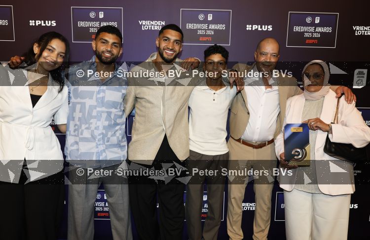 Maarssen 25 mei 2026
Ismael Saibari wordt gekozen tot beste speler van de nederlandse eredivie op het gala van ESPN in de Fabrique . Ismael met ouders broers en zus