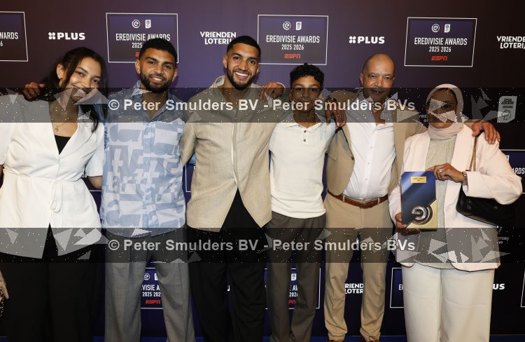 Maarssen 25 mei 2026
Ismael Saibari wordt gekozen tot beste speler van de nederlandse eredivie op het gala van ESPN in de Fabrique . Ismael met ouders broers en zus