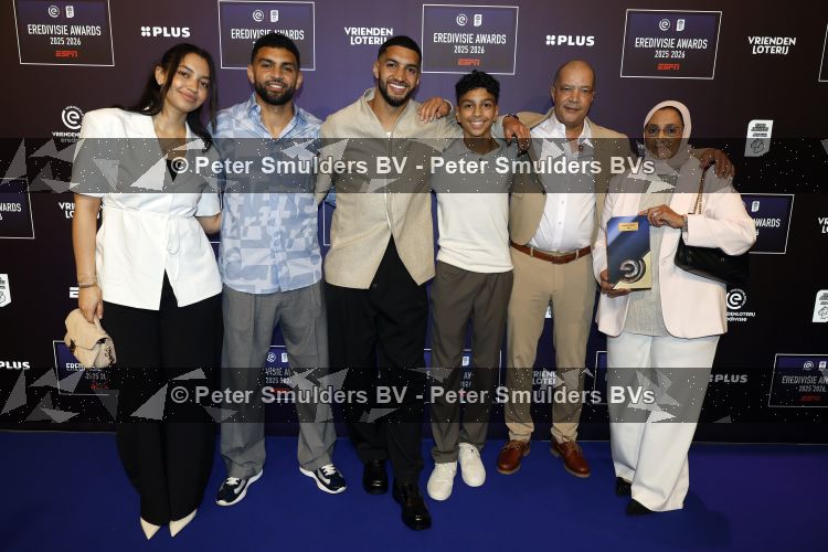 Maarssen 25 mei 2026
Ismael Saibari wordt gekozen tot beste speler van de nederlandse eredivie op het gala van ESPN in de Fabrique . Ismael met ouders broers en zus