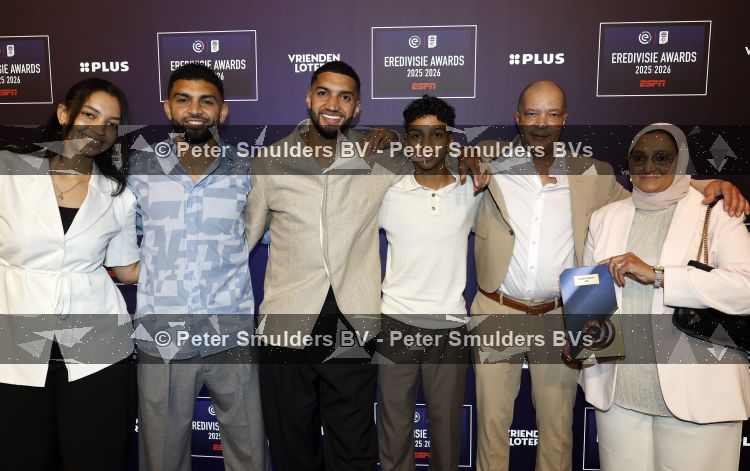 Maarssen 25 mei 2026
Ismael Saibari wordt gekozen tot beste speler van de nederlandse eredivie op het gala van ESPN in de Fabrique . Ismael met ouders broers en zus