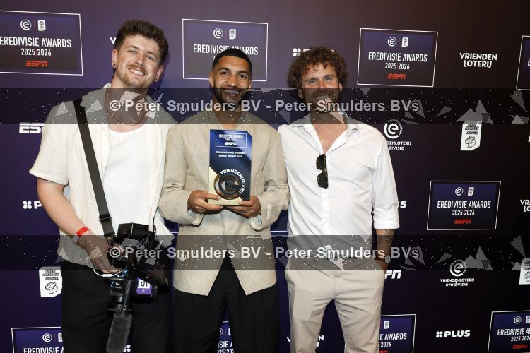 Maarssen 25 mei 2026
Ismael Saibari wordt gekozen tot beste speler van de nederlandse eredivie op het gala van ESPN in de Fabrique . Ismael Saibari met ploeg die hem het hele jaar gevolgd hebben 