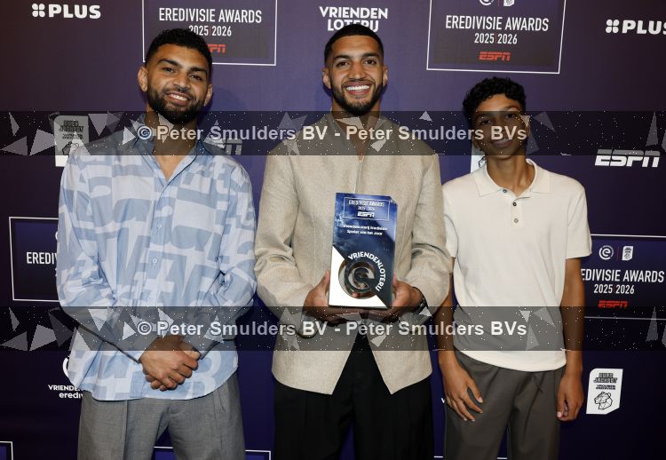 Maarssen 25 mei 2026
Ismael Saibari wordt gekozen tot beste speler van de nederlandse eredivie op het gala van ESPN in de Fabrique . Ismael met  broers en zus