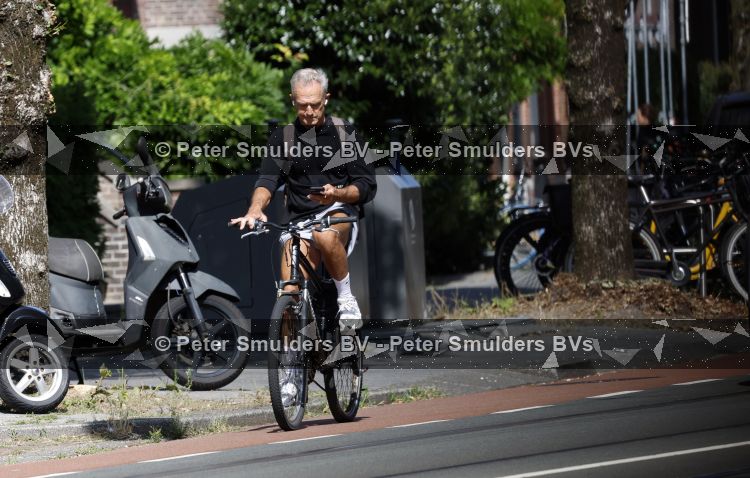 Amsterdam 28 juli 2026
Jaap Jongbloed op de fiets in Amsterdam zuid 