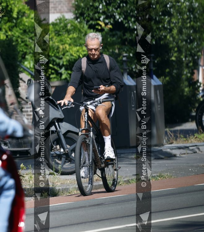 Amsterdam 28 juli 2026
Jaap Jongbloed op de fiets in Amsterdam zuid