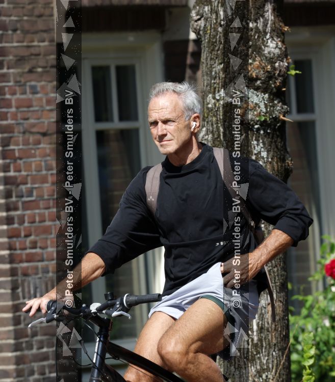Amsterdam 28 juli 2026
Jaap Jongbloed op de fiets in Amsterdam zuid