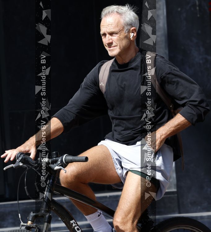Amsterdam 28 juli 2026
Jaap Jongbloed op de fiets in Amsterdam zuid