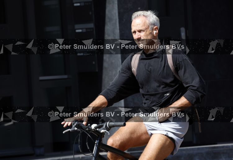 Amsterdam 28 juli 2026
Jaap Jongbloed op de fiets in Amsterdam zuid