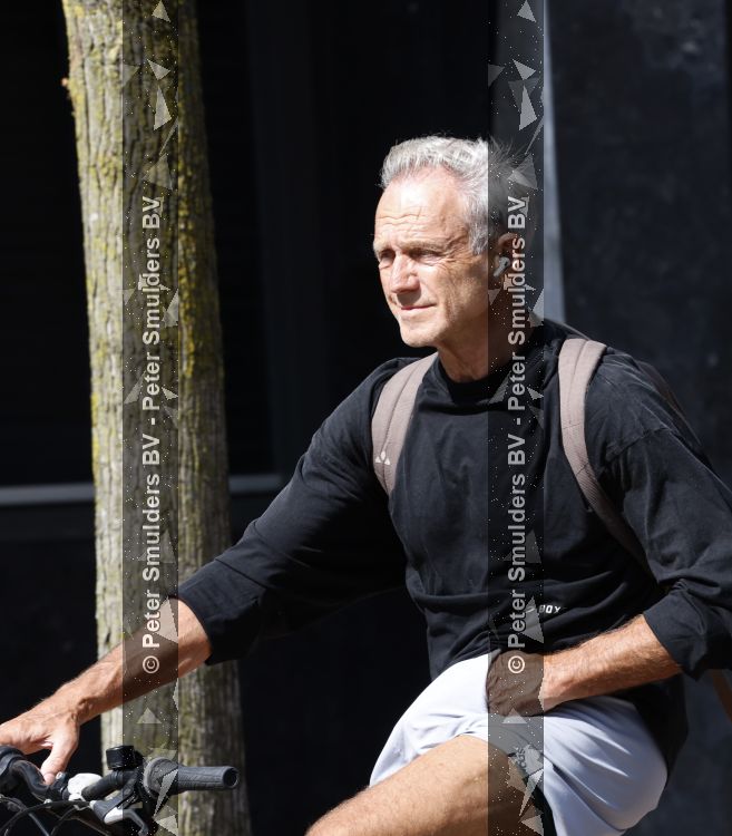 Amsterdam 28 juli 2026
Jaap Jongbloed op de fiets in Amsterdam zuid
