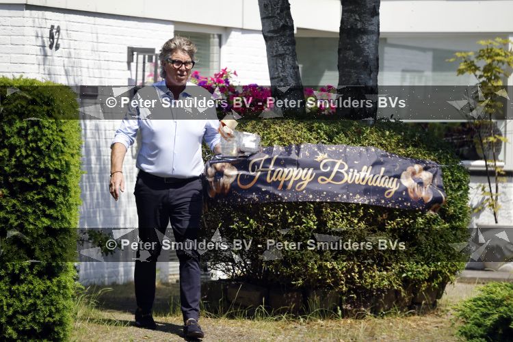 Naarderbos 30 en 31 mei 2026
Jan Westerhoven de nieuwe vriend van Marga Scheide viert zijn 65e verjaardag bij Marga thuis met een tuinfeest .