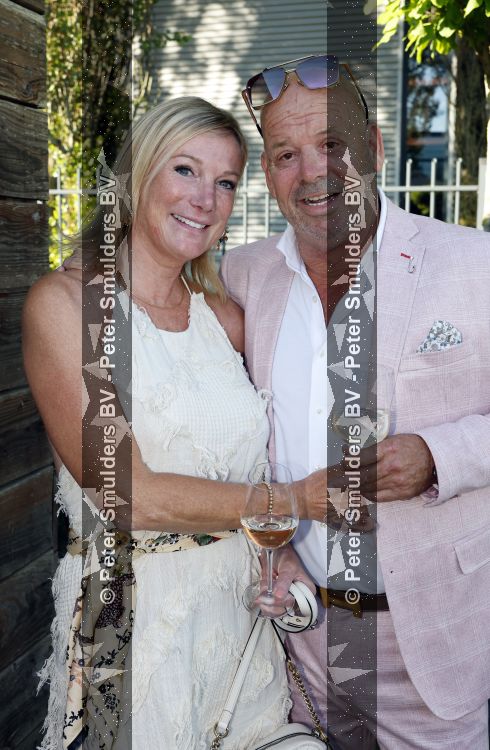 Lijnden 1 juli 2026
Feestje van een fish named Fred die geld ophalen voor make a wish. Jean Paul B&B vol liefde met nieuwe vriendin