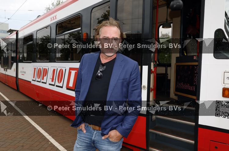 Amsterdam 27 mei 2026
3e deel van de boekenreeks 60 jaar Top 40 wordt feestelijk gelanceerd door bestickerde Top 40-tram met Erik de Zwart als trambestuurder. Natalie La Rose Erik de Zwart, Godfried Nevels en Jeroen Nieuwenhuize  zijn aanwezig 