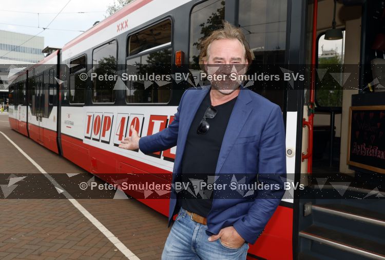 Amsterdam 27 mei 2026
3e deel van de boekenreeks 60 jaar Top 40 wordt feestelijk gelanceerd door bestickerde Top 40-tram met Erik de Zwart als trambestuurder. Natalie La Rose Erik de Zwart, Godfried Nevels en Jeroen Nieuwenhuize  zijn aanwezig 