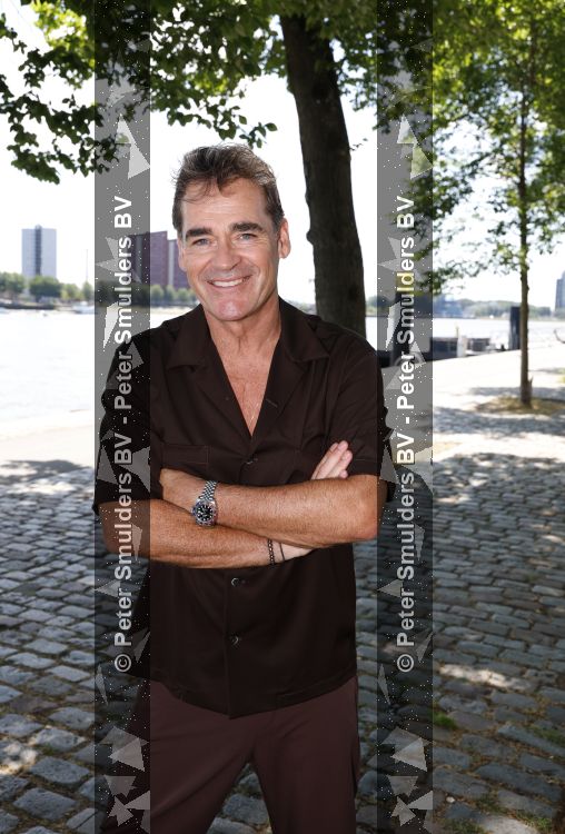 Rotterdam 1 juli 2026
Presentatie de pianoman van Jeroen v d Boom . Gastoptredens zijn er van Mart Hoogkamer Glennis Grace Waylon Luuk v d Boom Kimberly Fransens en Sezina Kelsey