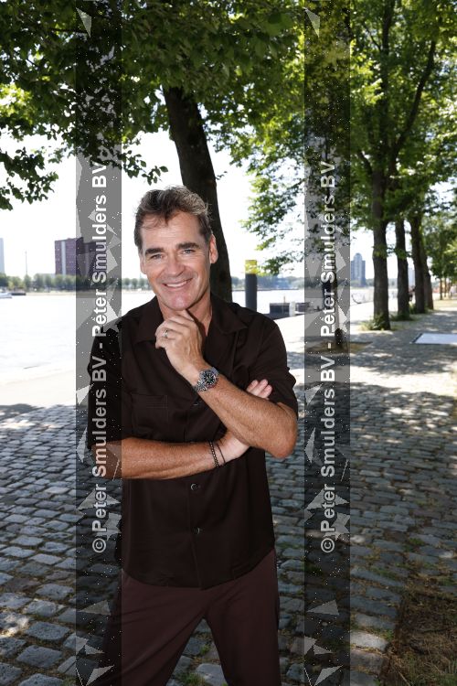 Rotterdam 1 juli 2026
Presentatie de pianoman van Jeroen v d Boom . Gastoptredens zijn er van Mart Hoogkamer Glennis Grace Waylon Luuk v d Boom Kimberly Fransens en Sezina Kelsey