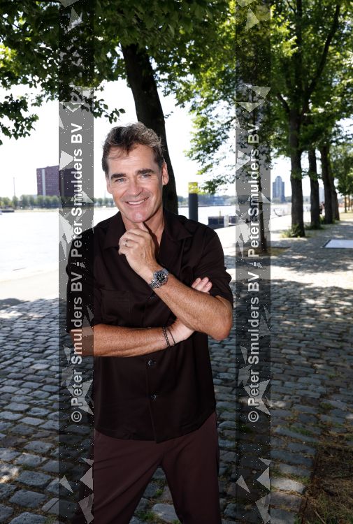 Rotterdam 1 juli 2026
Presentatie de pianoman van Jeroen v d Boom . Gastoptredens zijn er van Mart Hoogkamer Glennis Grace Waylon Luuk v d Boom Kimberly Fransens en Sezina Kelsey