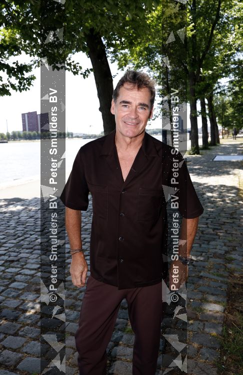 Rotterdam 1 juli 2026
Presentatie de pianoman van Jeroen v d Boom . Gastoptredens zijn er van Mart Hoogkamer Glennis Grace Waylon Luuk v d Boom Kimberly Fransens en Sezina Kelsey