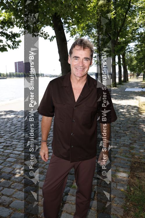 Rotterdam 1 juli 2026
Presentatie de pianoman van Jeroen v d Boom . Gastoptredens zijn er van Mart Hoogkamer Glennis Grace Waylon Luuk v d Boom Kimberly Fransens en Sezina Kelsey
