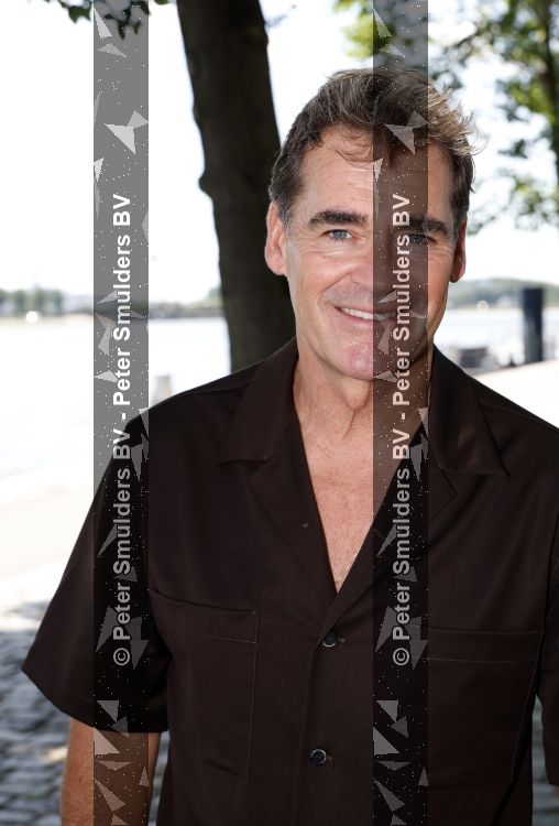 Rotterdam 1 juli 2026
Presentatie de pianoman van Jeroen v d Boom . Gastoptredens zijn er van Mart Hoogkamer Glennis Grace Waylon Luuk v d Boom Kimberly Fransens en Sezina Kelsey