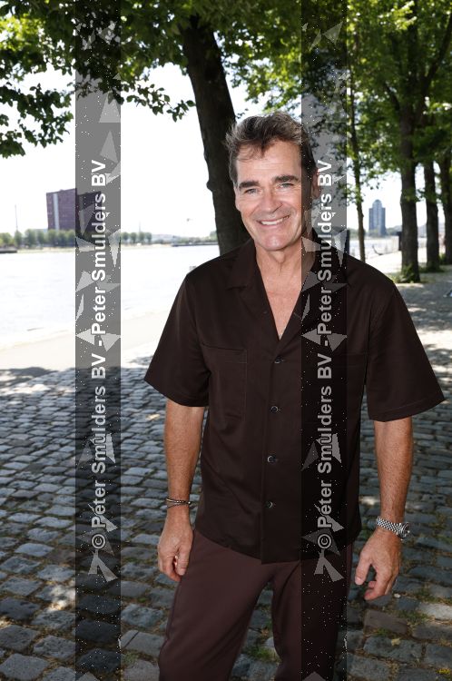Rotterdam 1 juli 2026
Presentatie de pianoman van Jeroen v d Boom . Gastoptredens zijn er van Mart Hoogkamer Glennis Grace Waylon Luuk v d Boom Kimberly Fransens en Sezina Kelsey