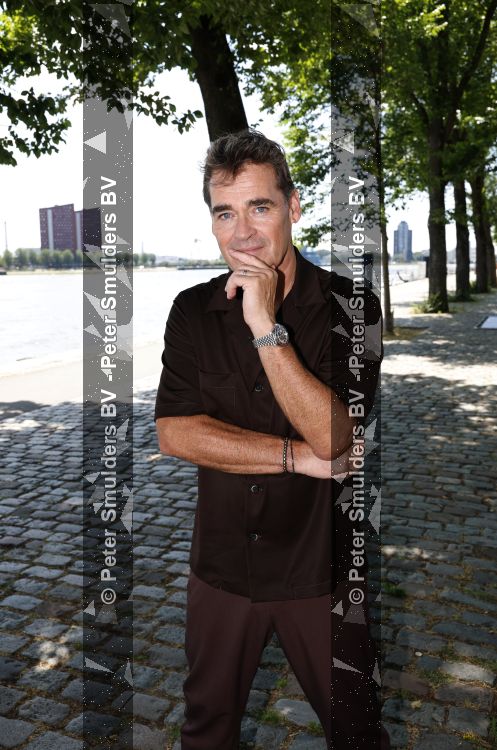 Rotterdam 1 juli 2026
Presentatie de pianoman van Jeroen v d Boom . Gastoptredens zijn er van Mart Hoogkamer Glennis Grace Waylon Luuk v d Boom Kimberly Fransens en Sezina Kelsey